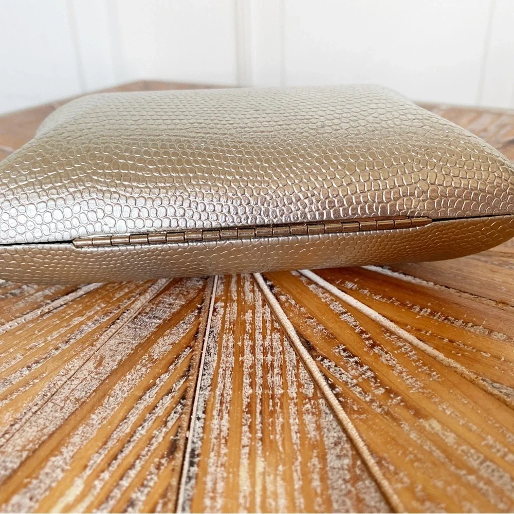 NWT bebe Silver Metallic Lizard Faux Leather Minaudière with Shoulder Chain - Picture 4 of 7